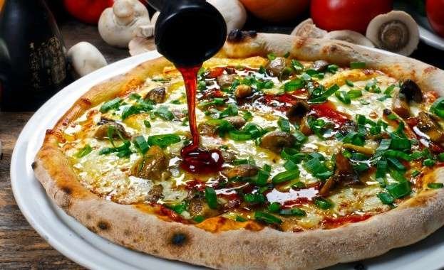 Best-Dips-to-Serve-With-Pizza-for-More-Flavor