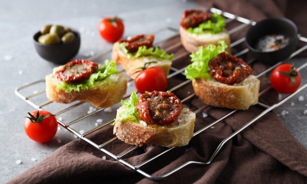 Fresh Appetizers That Balance Cheesy Pizza